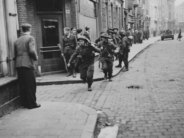 Militairen in de Vughterstraat