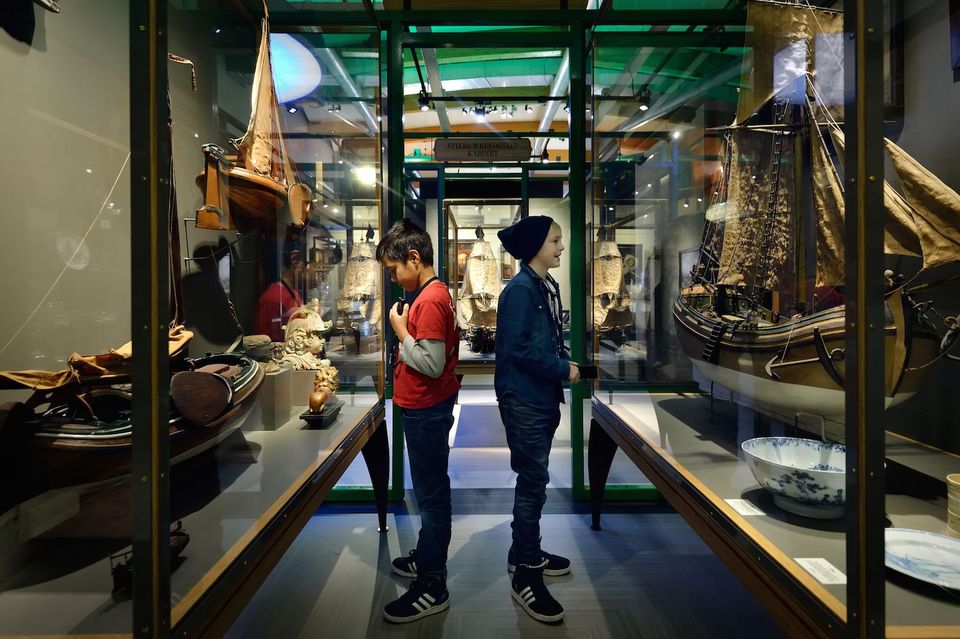 Zaans Museum vitrine tentoonstelling kinderen jongens etalage walvis