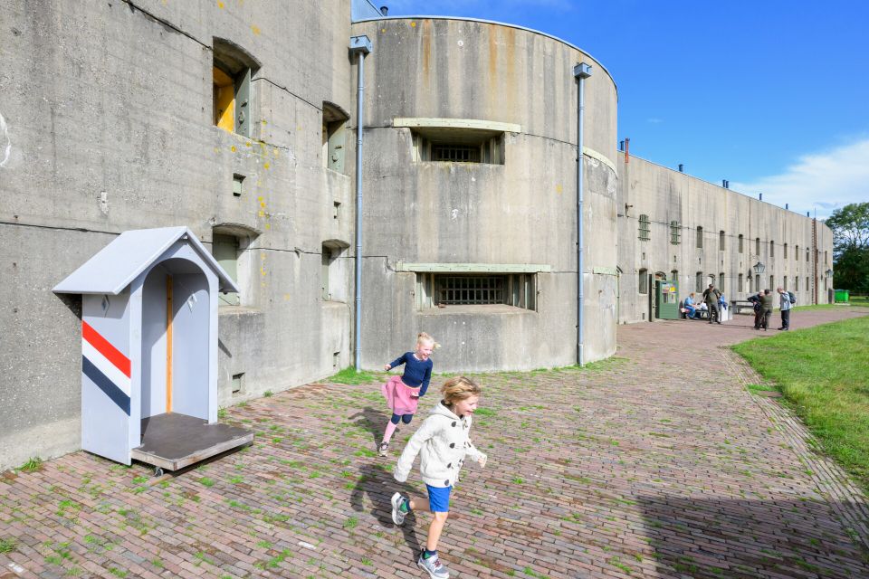 Kinderen bij Fort bij Spijkerboor