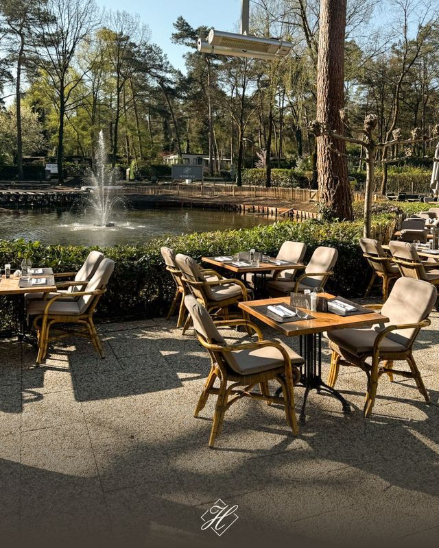 Sfeerbeeld van een deel van het terras van Hermitage Oisterwijk