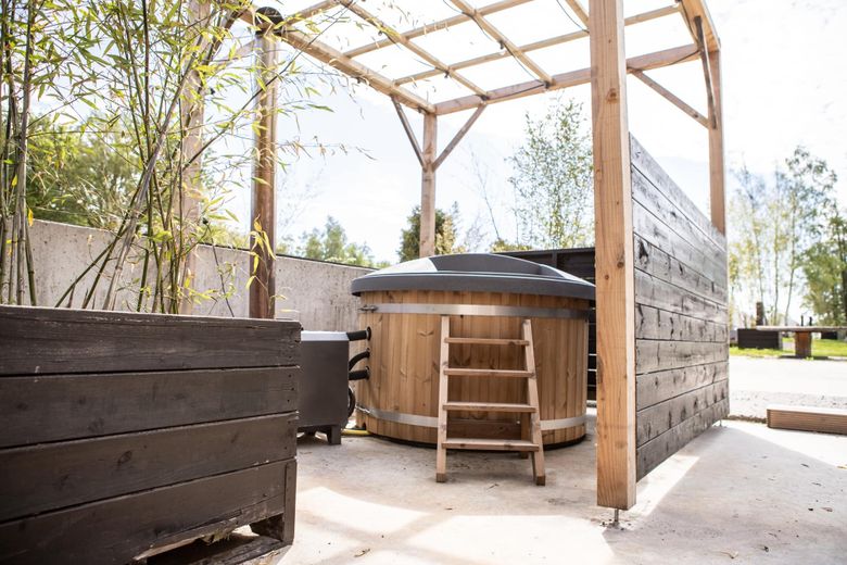 Op het Landgoed bevind zich een hottub terras, de hottub is optioneel bij te boeken