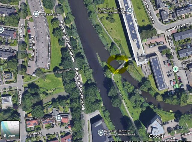 De gele cirkel is de plek van de Barneveldse Sluis