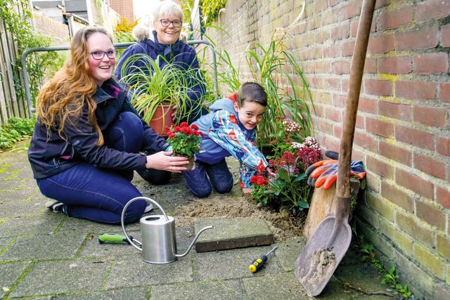 Bewoners van Lelystad werken samen aan hun Groene Straat Make-Over