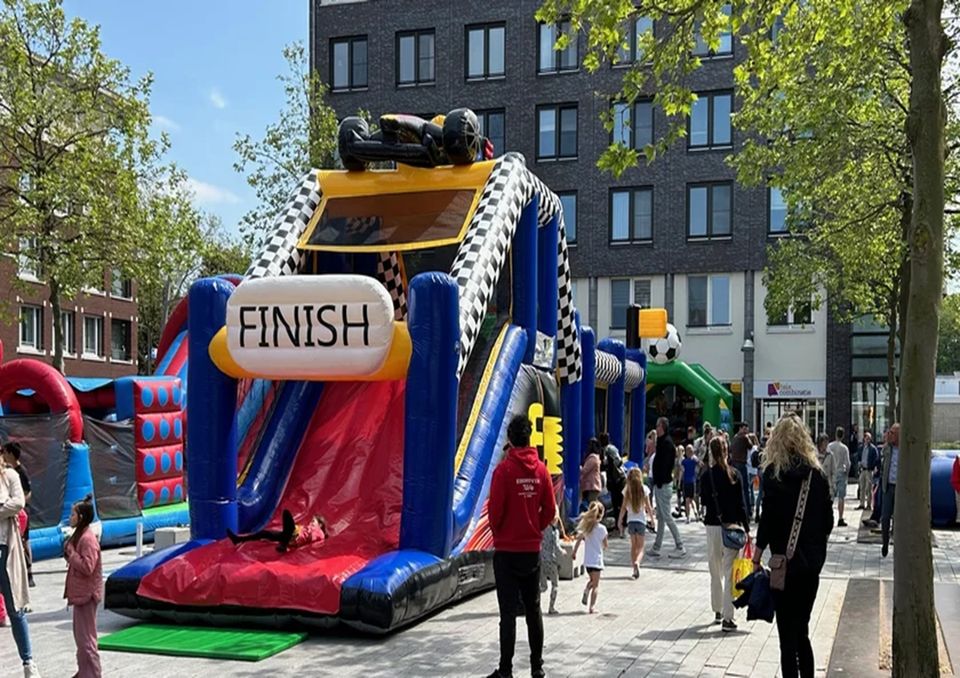 Springkussenfestival op o.a. op de Wolfsberg