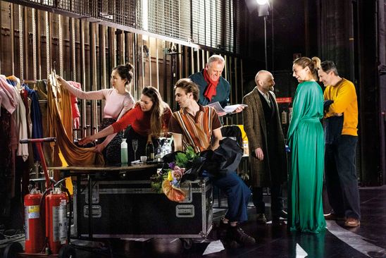 DE HOE: Opening Night