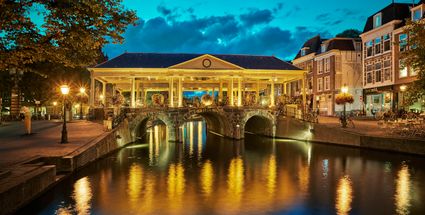 Ein Foto der Koornbrug am Abend
