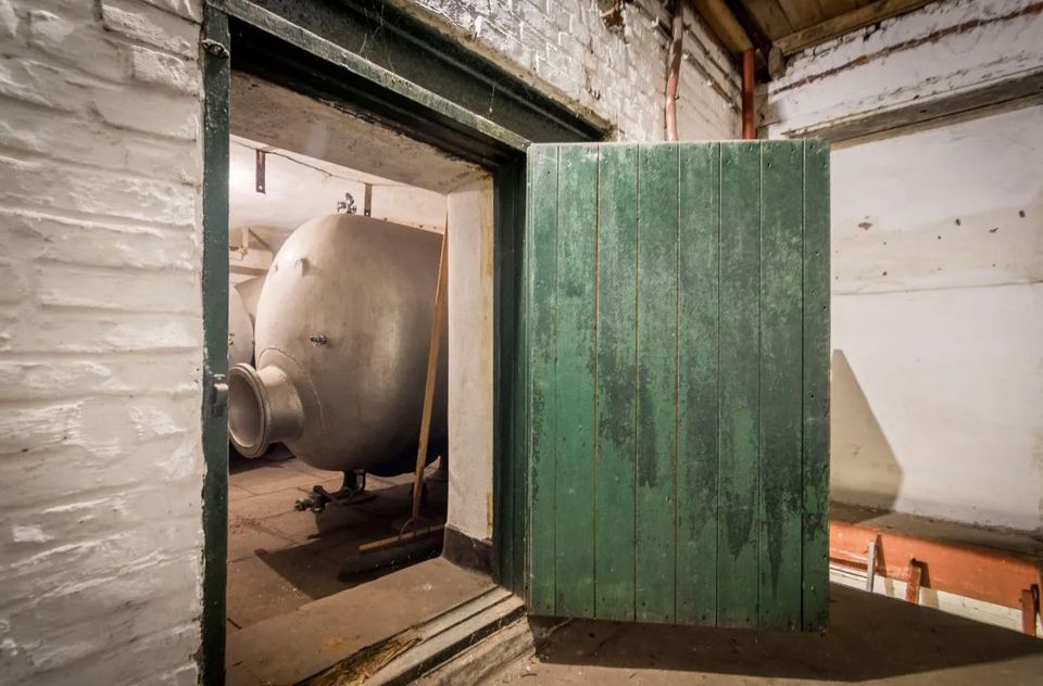 Bosch Wyck Maastricht brewery inside green door