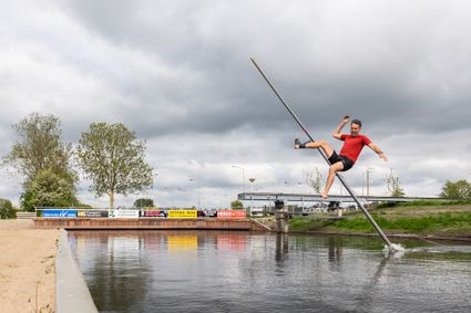 Fierljeppen in IJlst.