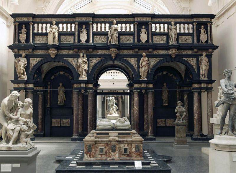 het oksaal van de Sint-Jan in de huidige opstelling in het Victoria and Albert Museum Londen