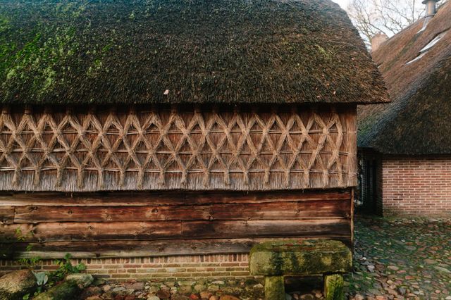 Een authentieke boerderij in een Drents dorp.