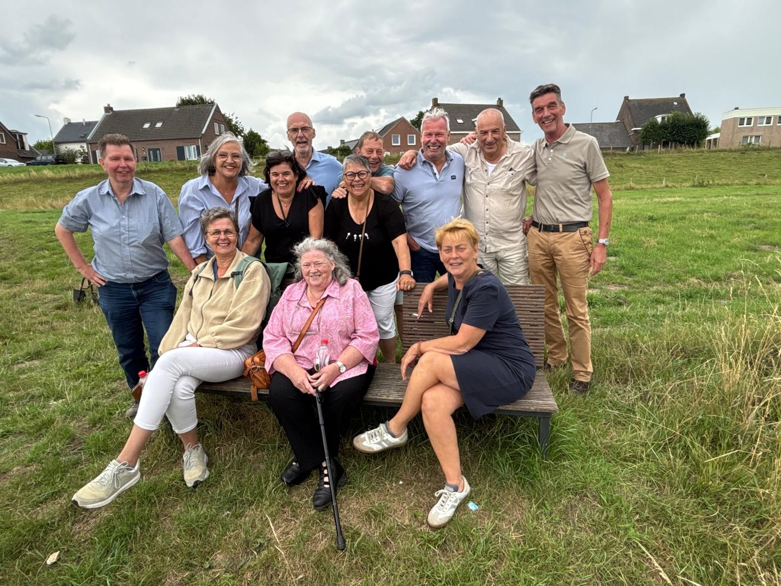 Groespfoto met Lithse dijk op de achtergrond