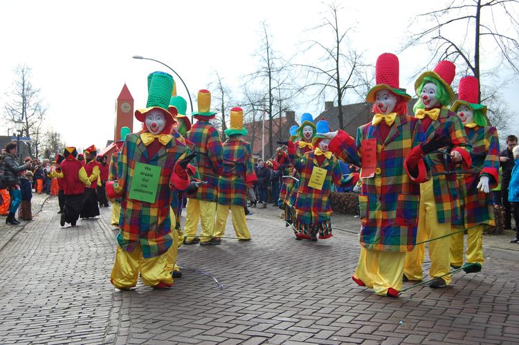 carnavalsoptocht in strijkersgat