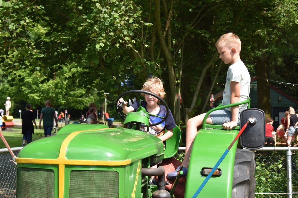 Plezier op de trekker De Naturij boerenmarkt