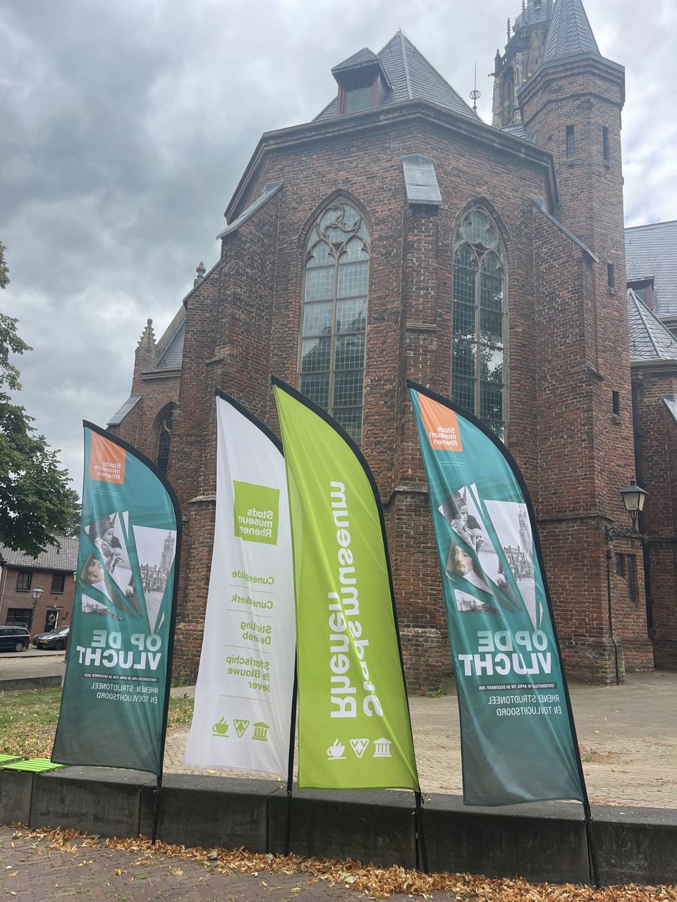 Vlaggen Stadsmuseum voor de Cunerakerk