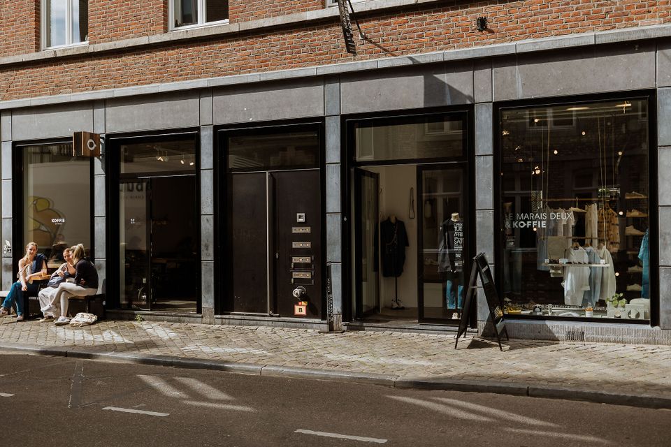Sint Pieterstraat Maastricht shops Le Marais Deux and Koffie