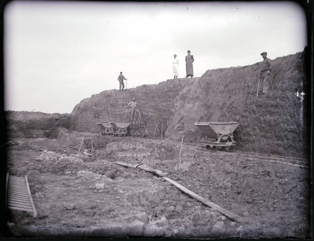 Afgraving Terp in Marsum in 1916