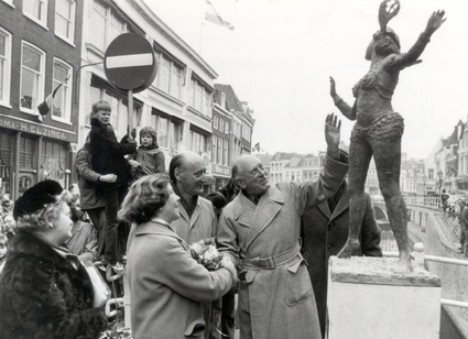 Beeldje van Mata Hari De Kelders