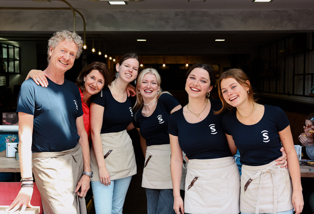 Ons gastvrije team van De Smaakmaker zorgt met een glimlach voor een nog betere beleving tijdens je bezoek!