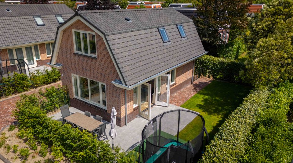 Onze bungalows zijn geschikt voor maximaal 5 personen en hebben allemaal een heerlijke tuin met veel privacy. De Kids bungalows hebben ook nog een trampoline.