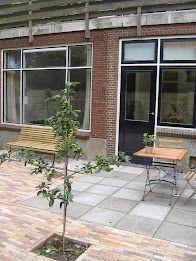 De tuin van B&B Havenstraat 5 gelegen in Delft