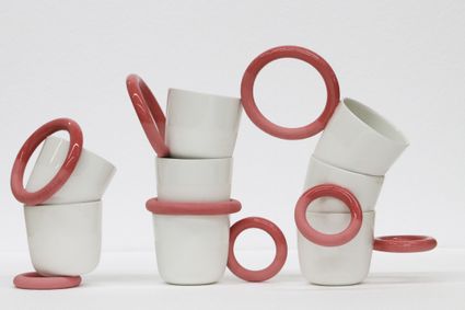 Witte kopjes met rode oren