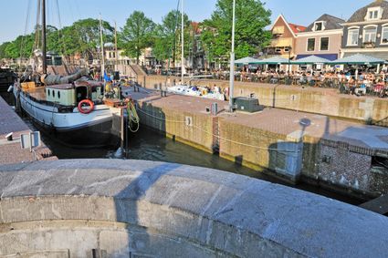 Schip in de Groote Zeesluis van Muiden