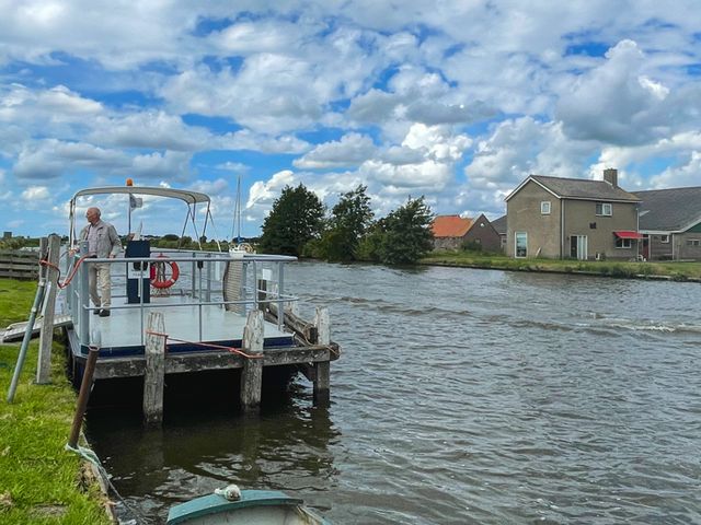 De Oerset vaart over de Rijnsloot