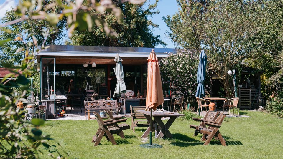 Tuin met terras in Theetuin de Bongerd