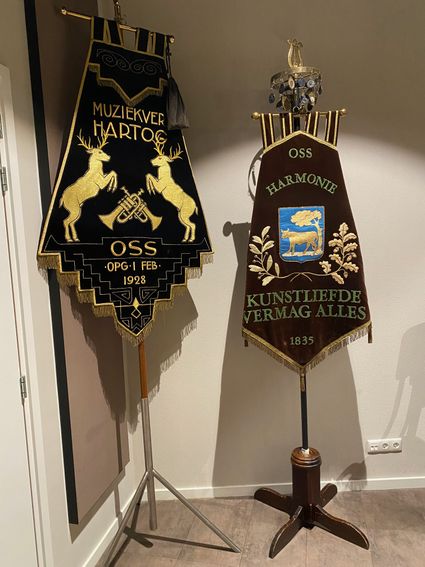 Vaandels van Hartog en KVA