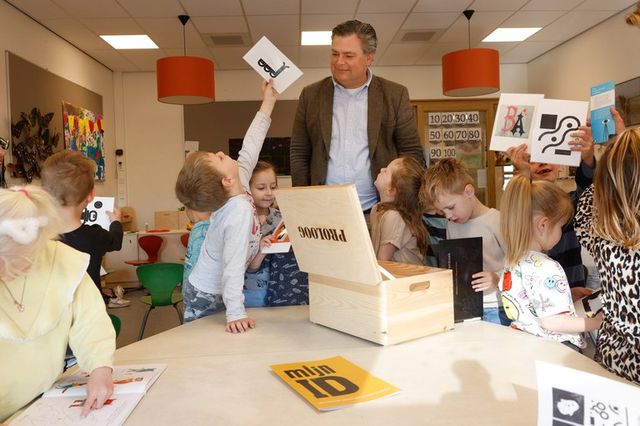 Wethouder Floris Voorink opende op 2 april Mijn ID bij Villa Vrolik.