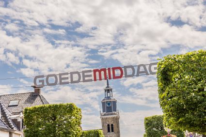 De winkelstraat de Midstraat in Joure