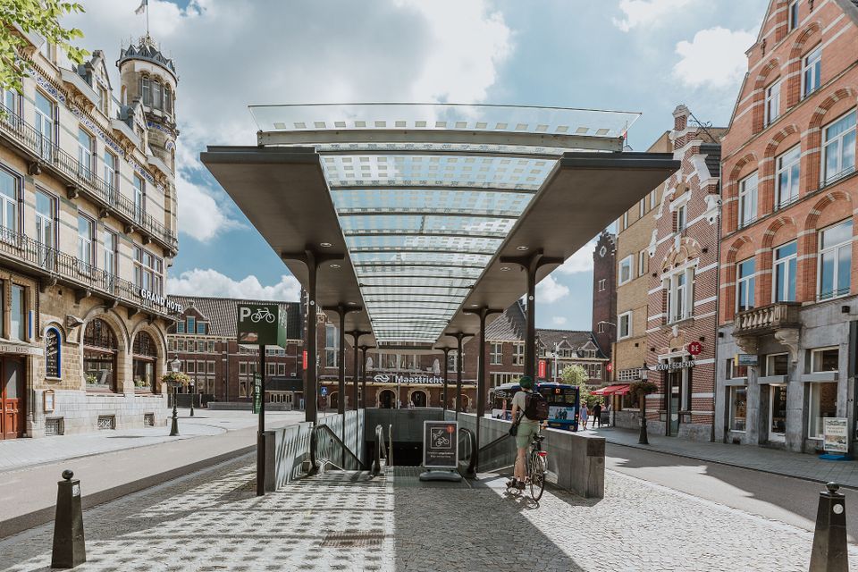 Stationsstraat Maastricht Wyck entree fietsenstalling