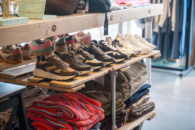 Zuid7even assortiment schoenen en kleding