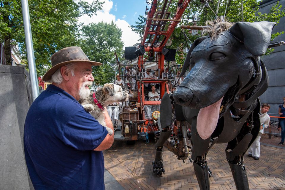 Reuzen van Royale de Luxe - Hond Xolo
