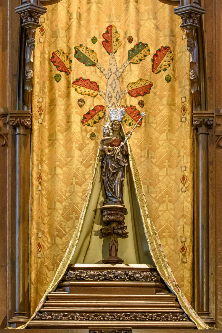 het beeldje van Maria van de Heilige Eik in de Sint-Petrusbasiliek