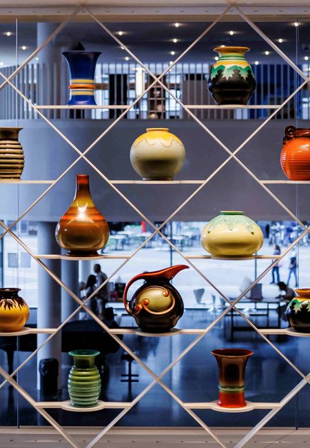 Maastricht Museum keramiek vitrine