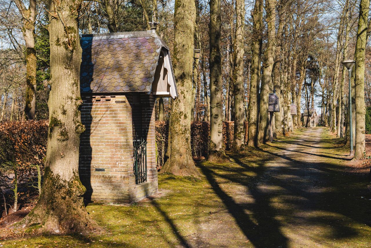 Processiepark Handel bomenlaan met kapel