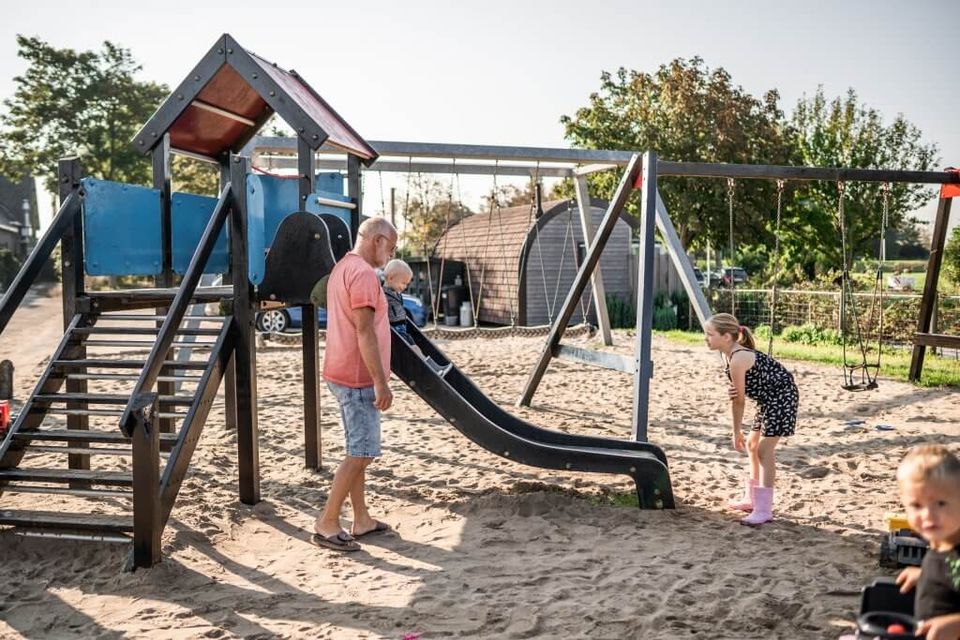De kinderspeeltuin bij camping Hoeve Bouwlust in Delft
