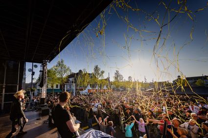 Sfeerbeeld vanaf het podium van Bevrijdingspop