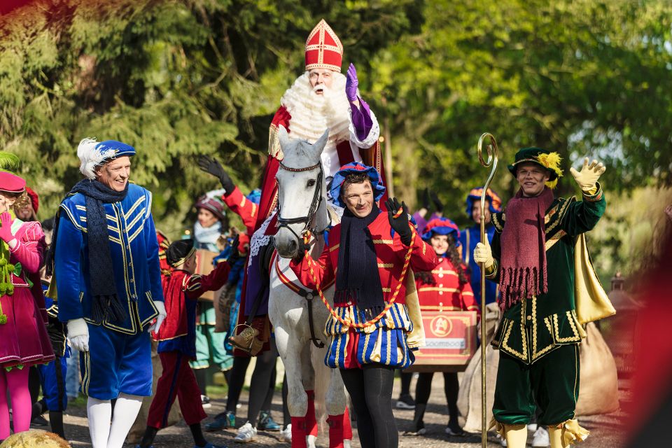 Sinterklaas rijdt op Ozosnel