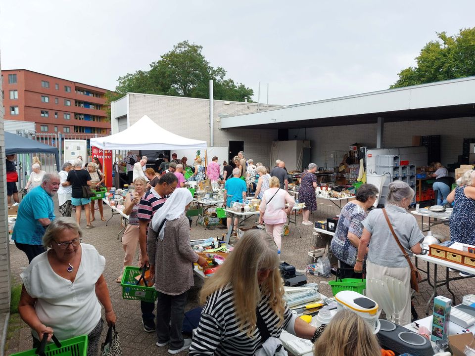 Zomers snuffelen op de grootste markt in Haven