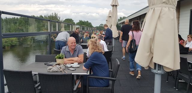 Strandpaviljoen de Leine terras