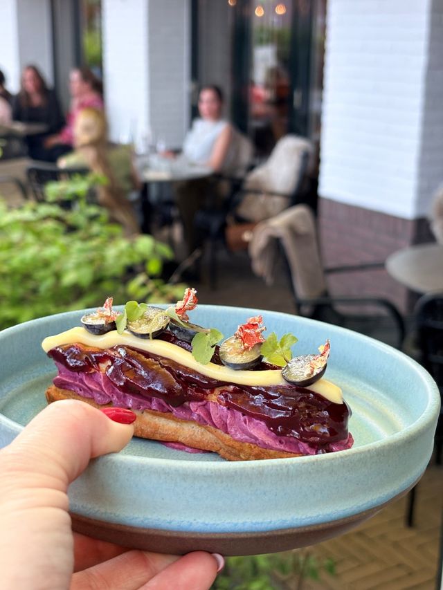 Dessert op het terras van Brasserie Otterlo
