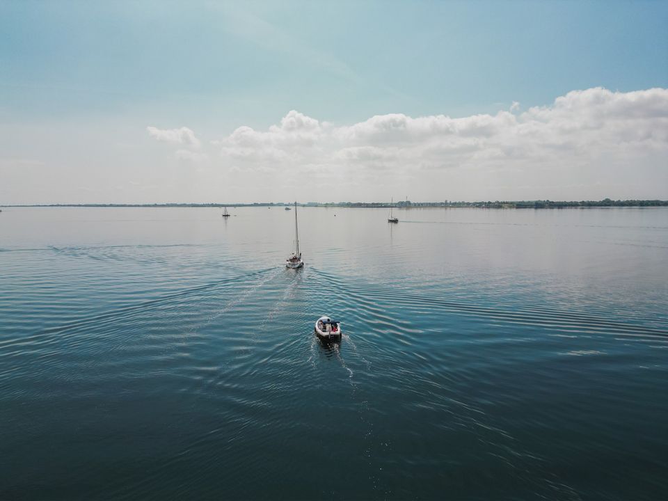 Bootje varen op het Grevelingenmeer