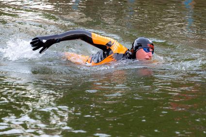 zwemmende actiefoto Maarten van der Weijden
