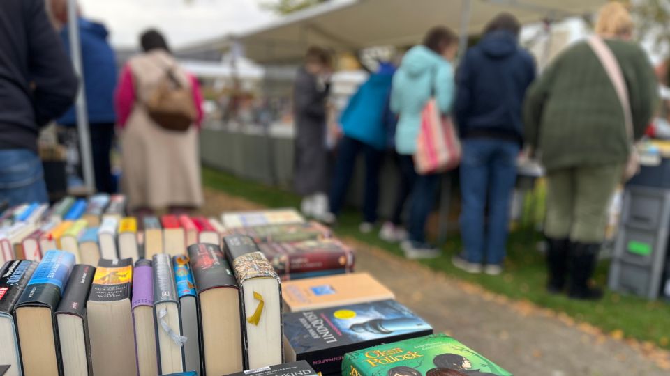 Internationale herfstboekenmarkt bij de Koppelkerk
