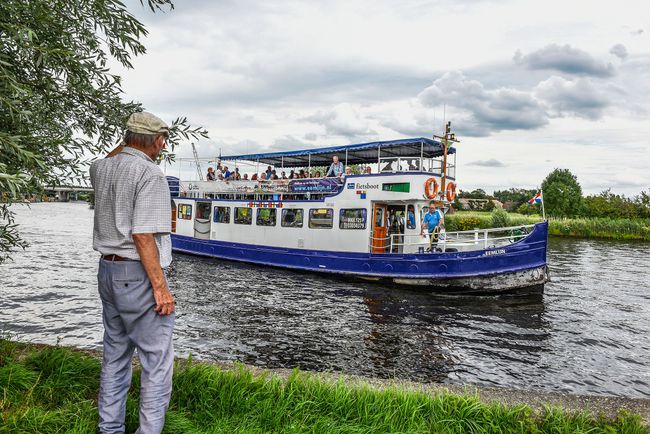 De Fietsboot vaart over de Eem