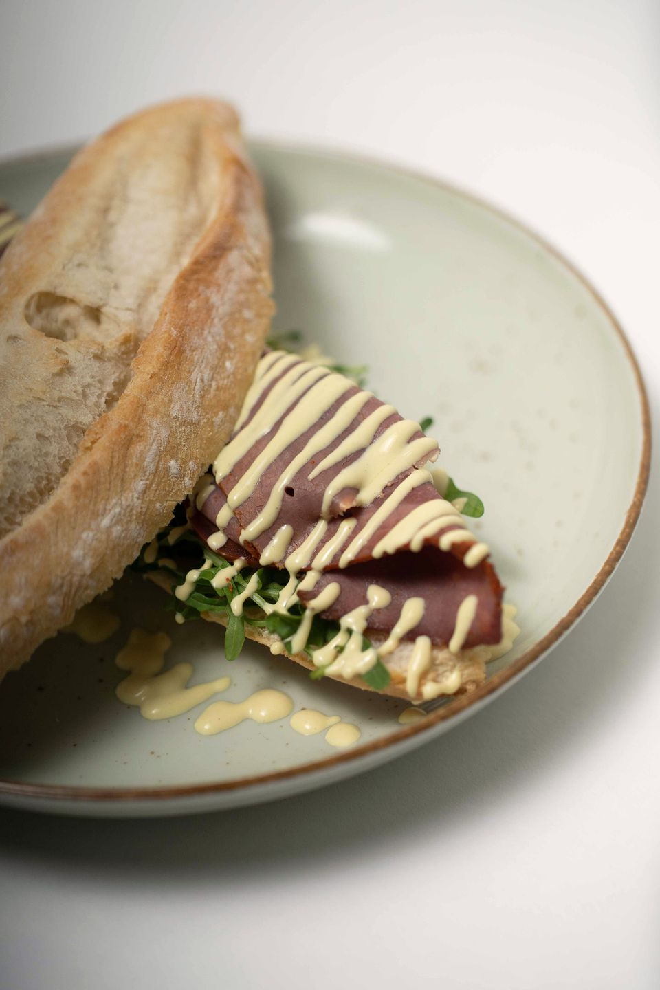 Broodje Pastrami bij De Kade Maastricht