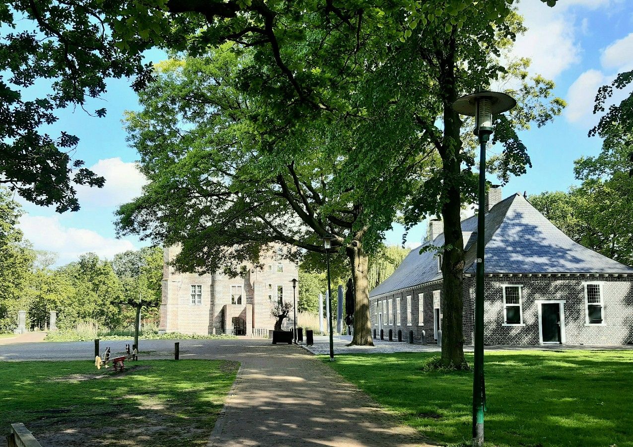 Dinghuis met Groot kasteel Deurne