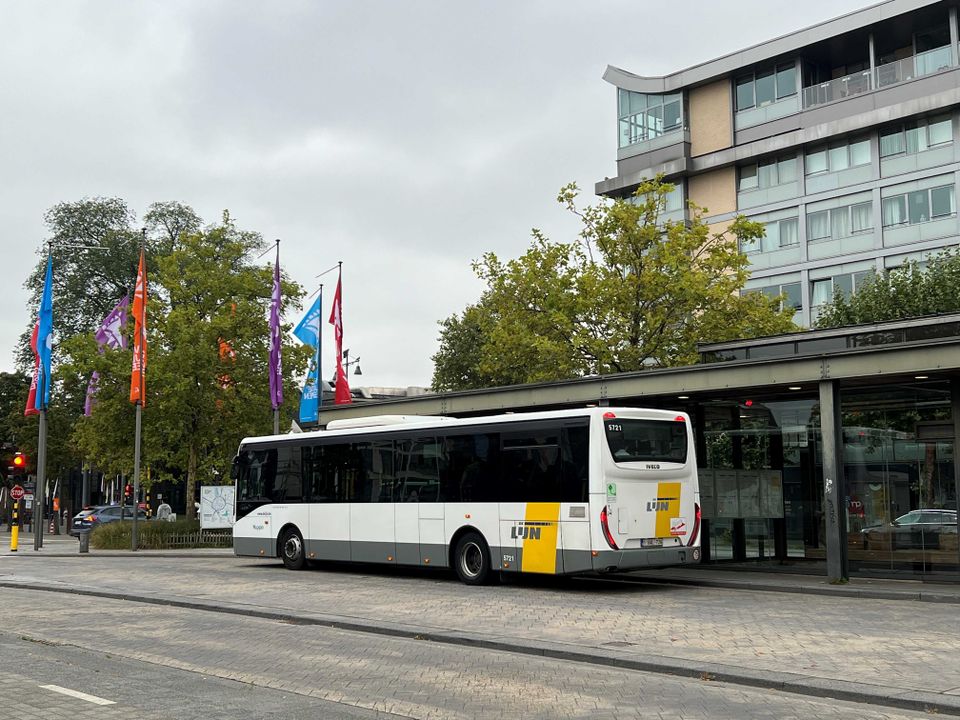 Hasselt bus bushalte bij fietsparking